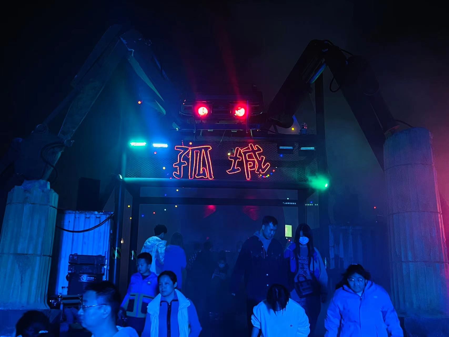 欢乐谷万圣节主题活动，现场还是非常燃的。